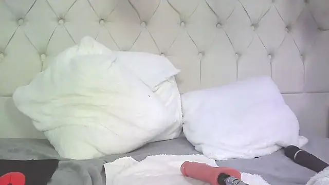 carolinesampaio online show from September 26, 4:26 pm