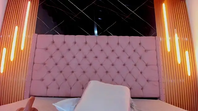 AinaPink online show from May 31, 6:09 pm