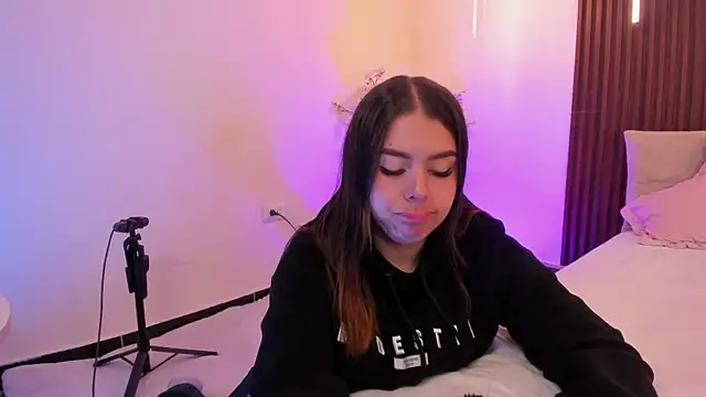 ArianaBaker online show from February 20, 1:23 pm