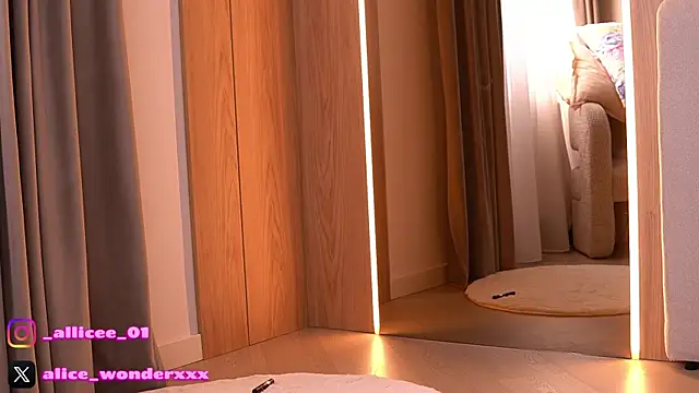 VanessaSimon online show from April 15, 6:03 am