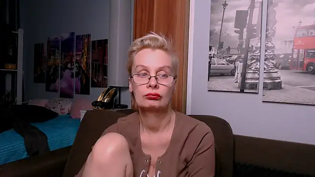 HelgaHimmell online show from April 29, 5:30 pm