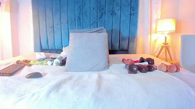 blondehorny69 online show from January 13, 7:40 pm