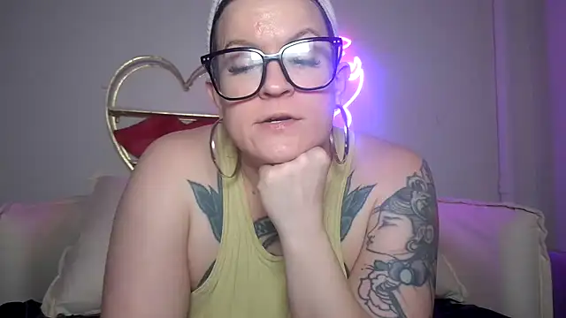 quinnmariexo online show from January 18, 9:33 pm