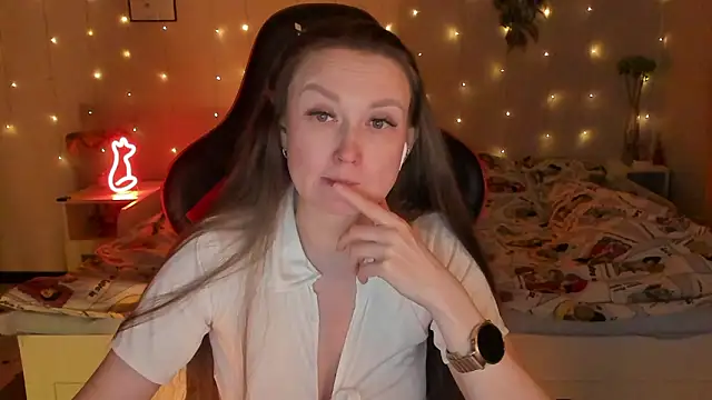 desperatehousewife   online show from March 23, 7:09 pm