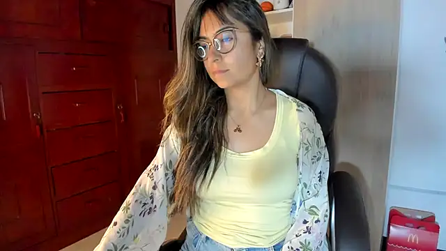 Isabellaa22 1 online show from February 18, 4:11 am