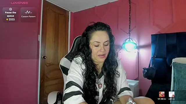 hanny milf online show from June 2, 11:33 am