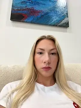 LuisaBecker online show from November 22, 2:20 pm