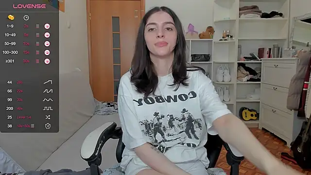 broosnica1 online show from April 13, 8:48 am