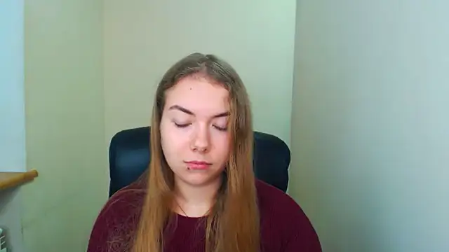 zoey deuttch online show from October 13, 11:46 am