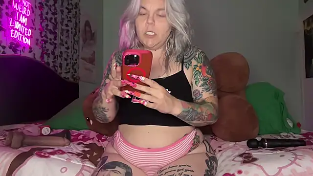 CherryBombBomb online show from June 25, 5:12 am