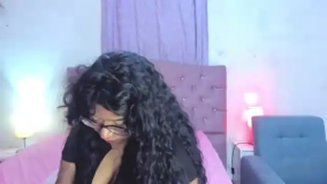 Latinabombsheell online show from June 11, 12:32 am
