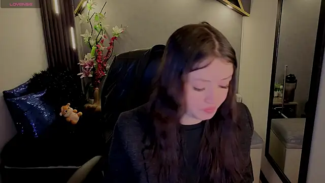 almma shy online show from September 30, 2:01 pm