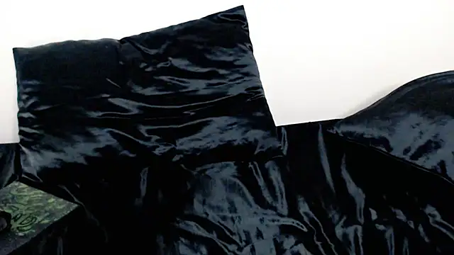 hotmask online show from December 5, 8:32 pm