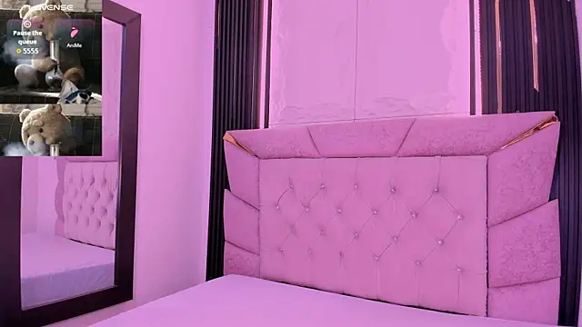 laurem-paulette online show from September 22, 7:23 pm