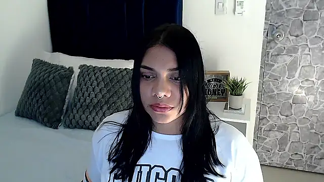 angela santana  online show from November 10, 6:25 pm