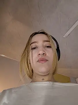 MollyCruz online show from December 19, 10:40 am