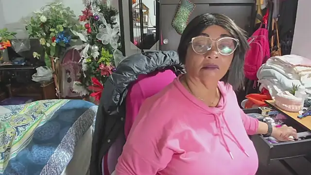 Mrs mommy  online show from December 17, 11:20 pm