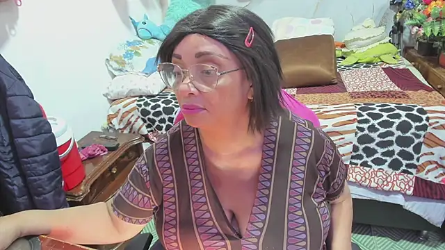 Mrs mommy  online show from February 14, 9:06 pm