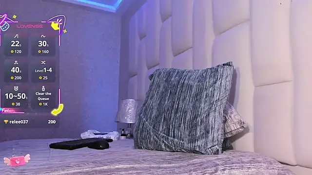 Summer walkerr online show from September 26, 1:09 pm