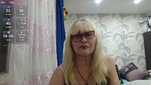 CamDiva113 online show from December 22, 2:47 am