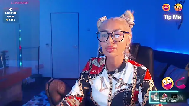 beauty chl0e online show from October 6, 8:46 pm