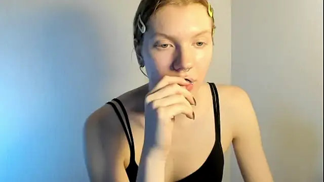 StellaDavis online show from November 7, 10:10 am