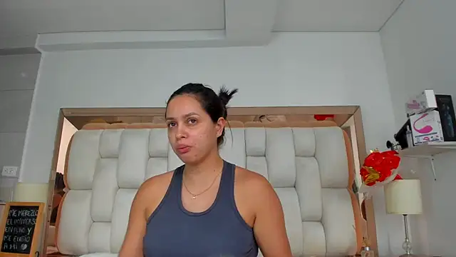 emilyparkerr01 online show from September 10, 9:37 pm