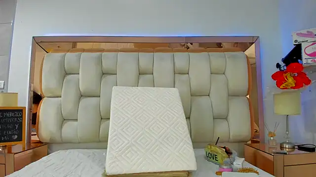 emilyparkerr01 online show from October 16, 10:34 pm