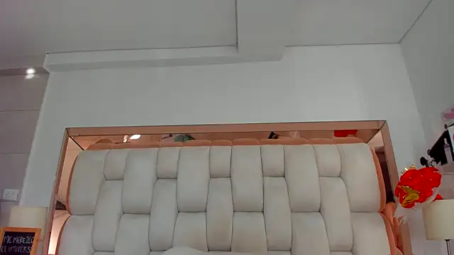 emilyparkerr01 online show from September 9, 9:25 pm