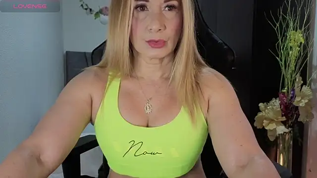 jennymature76 online show from April 18, 5:04 pm