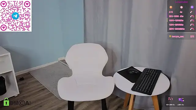 Kelly Hardy online show from October 19, 1:40 am