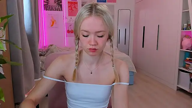 Lily Young online show from June 4, 3:23 am