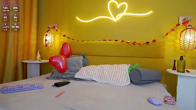 lessysweety online show from February 13, 3:30 am