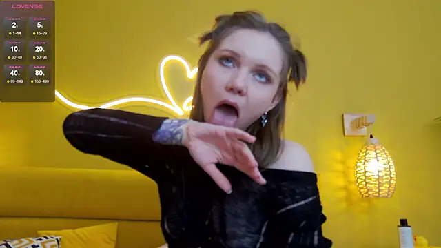 lessysweety online show from October 16, 5:21 am