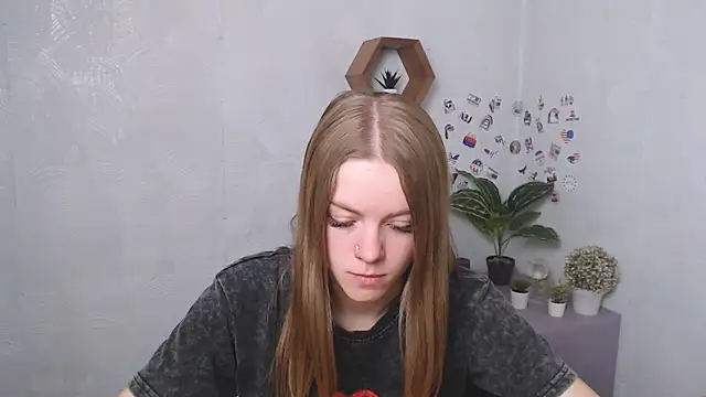 AliceFlirtt  online show from September 10, 9:20 am