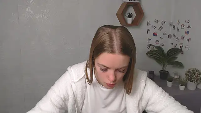 AliceFlirtt  online show from September 27, 9:05 am