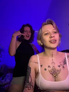 Dooubletroublee online show from August 6, 1:34 am