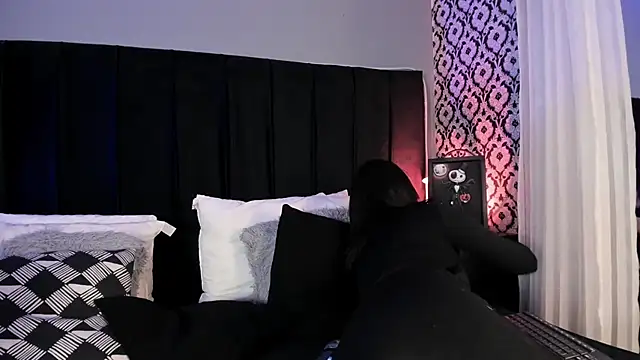 Adeelinee online show from April 20, 7:50 pm