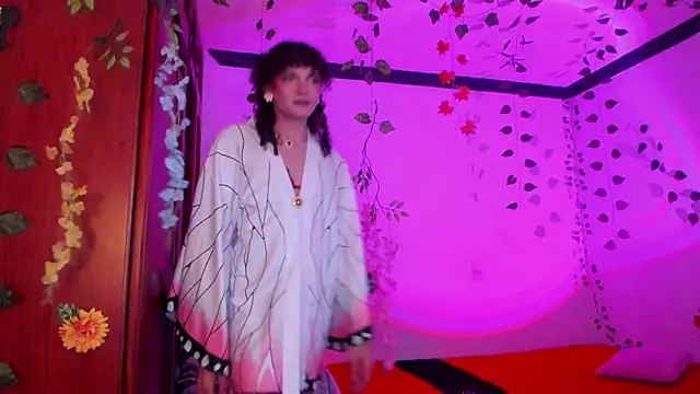 lucianromero online show from March 2, 10:15 pm