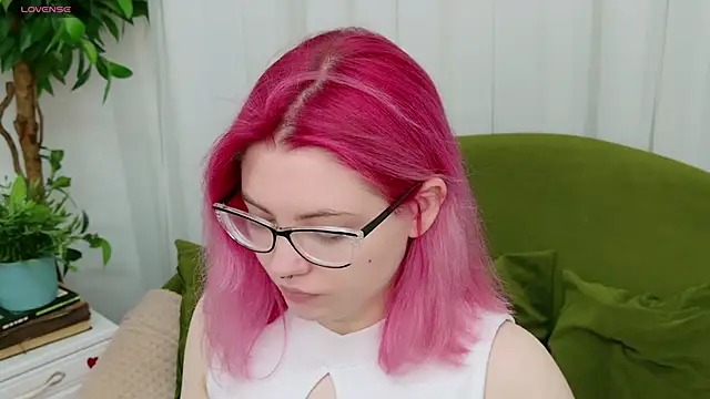 Lisa Adam online show from December 5, 4:19 pm