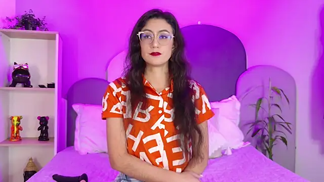 SophieGomez22 online show from April 15, 11:33 am