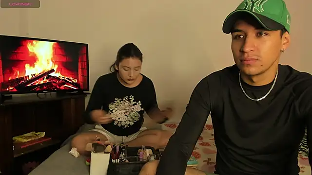 BradLovEmma  online show from September 30, 11:16 am