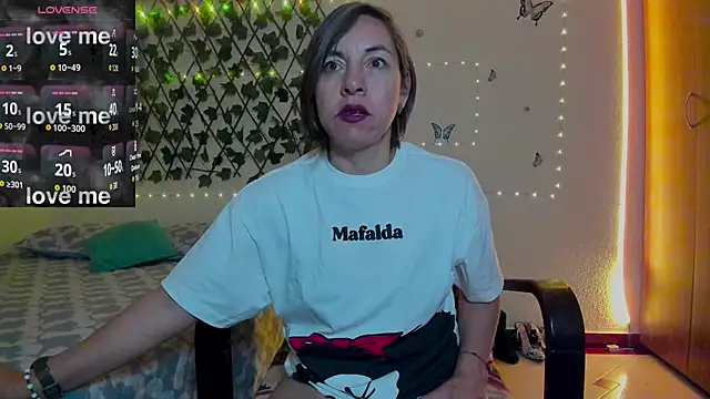 Lady breaks hearts online show from September 14, 10:02 am