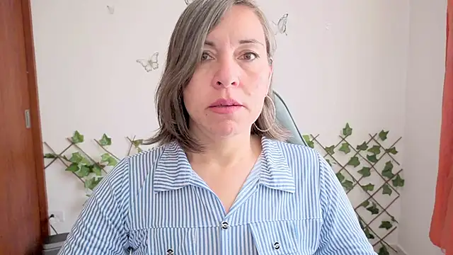 Lady breaks hearts online show from February 9, 12:40 pm