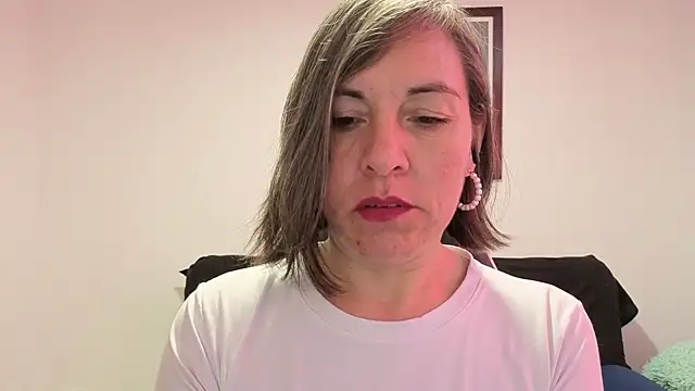 Lady breaks hearts online show from January 17, 2:46 pm