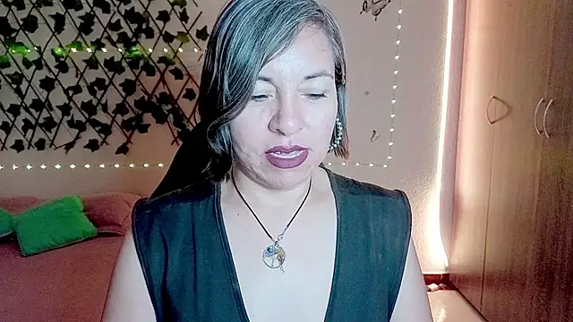 Lady breaks hearts online show from December 1, 10:30 am