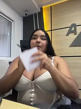 little lissiee online show from April 5, 12:20 am