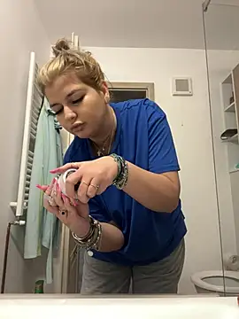 AllysonK online show from February 18, 1:32 pm