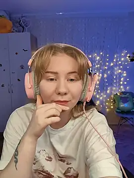 D0nna  online show from February 14, 8:33 pm