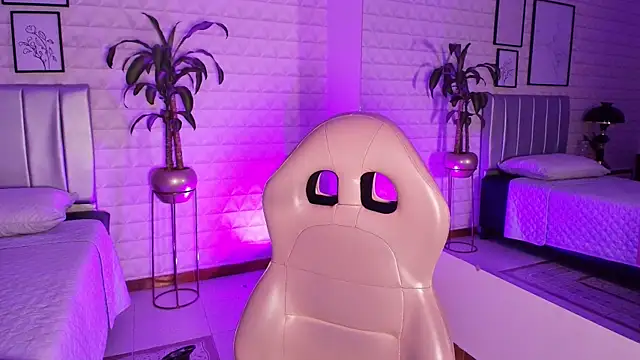 bella-green online show from September 17, 7:45 pm